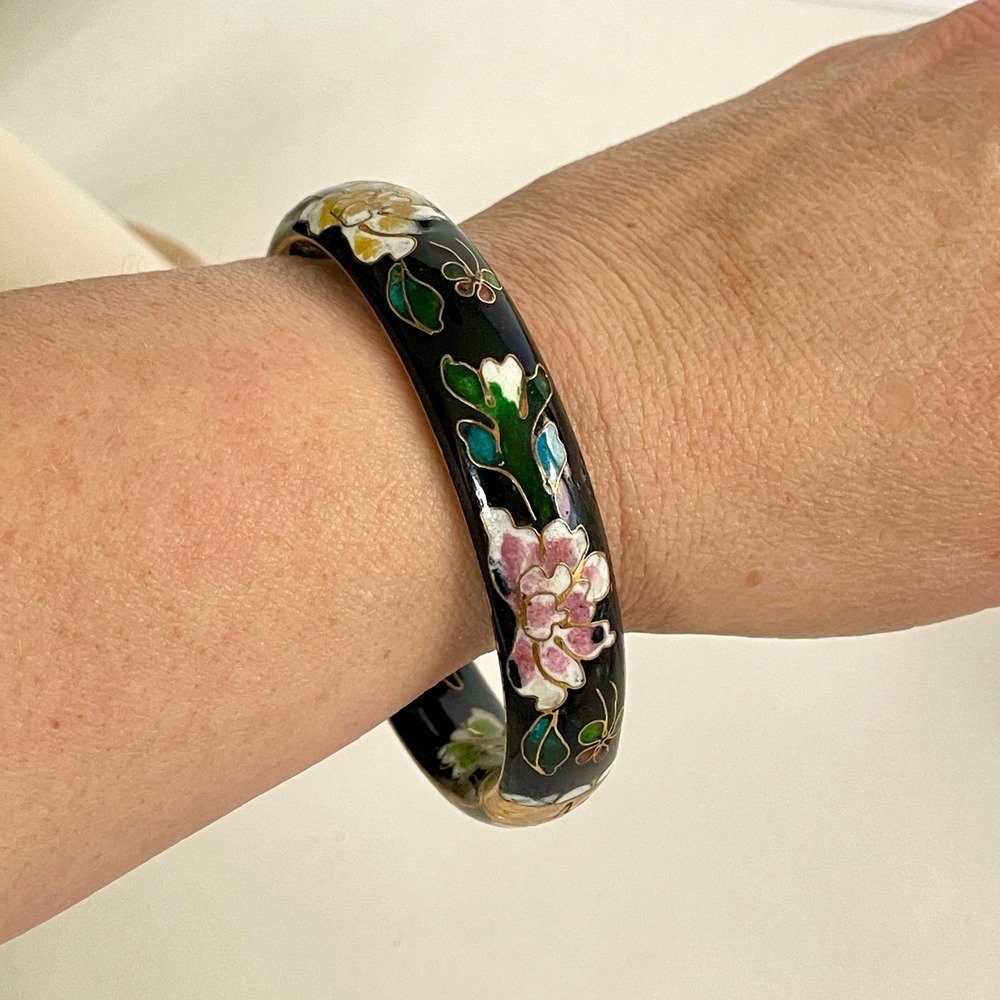 Vintage Black Cloisonne Enamel Floral Bangle Bracelet Hinged Gold Tone Clasp - Picture 4 of 8